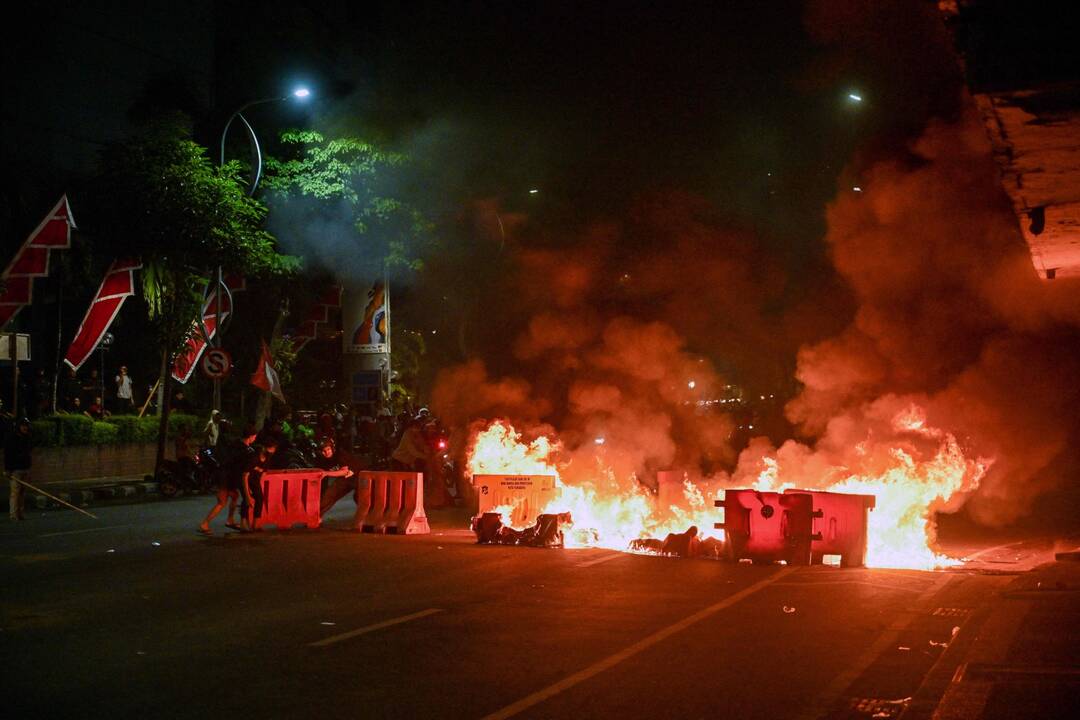 Indonezijos prezidentas: kai kurie protestuotojų veiksmai prilygsta išdavystei ir terorizmui