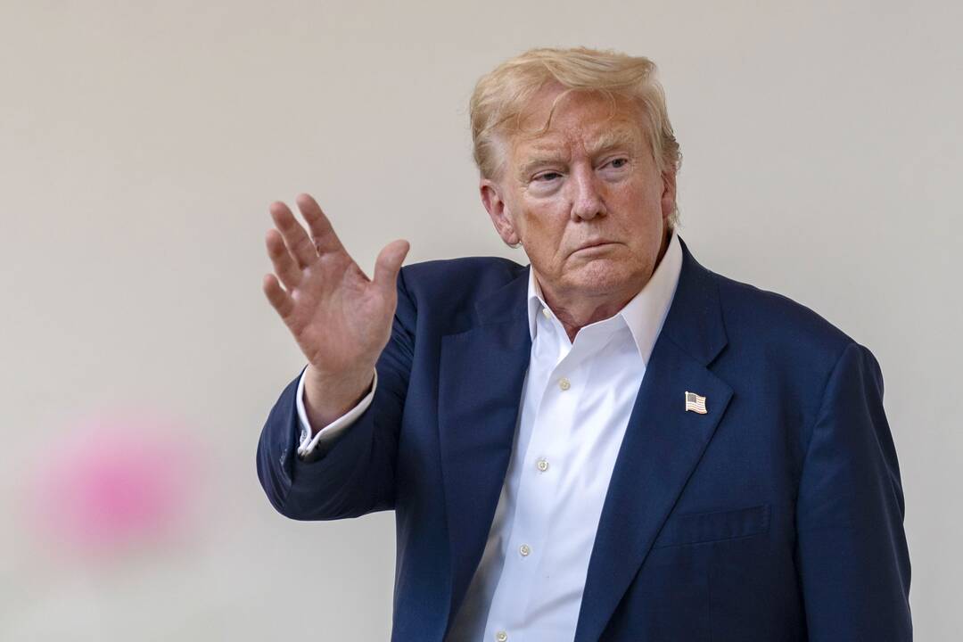 Šveicarija teigia rengianti „patrauklų pasiūlymą“ Trumpui