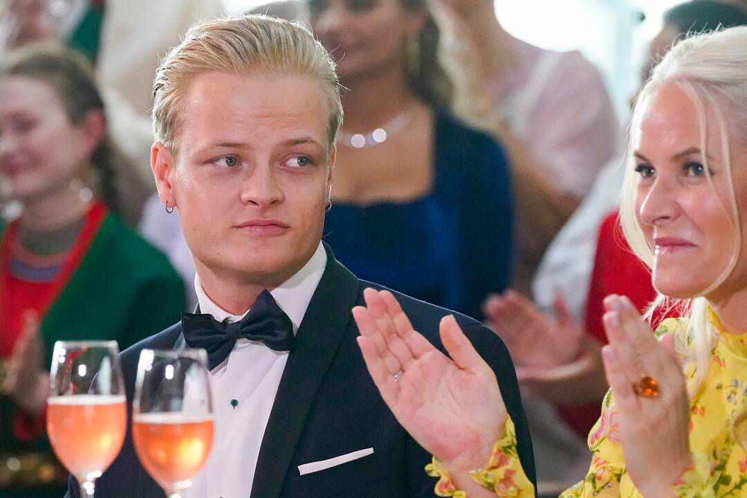 Norvegijos princesės sūnui pateikti keturi kaltinimai išžaginimu