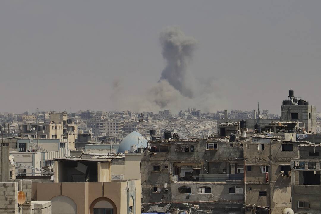 Izraelis, pradėjęs įgyvendinti savo planą, bombarduoja Gazos miestą