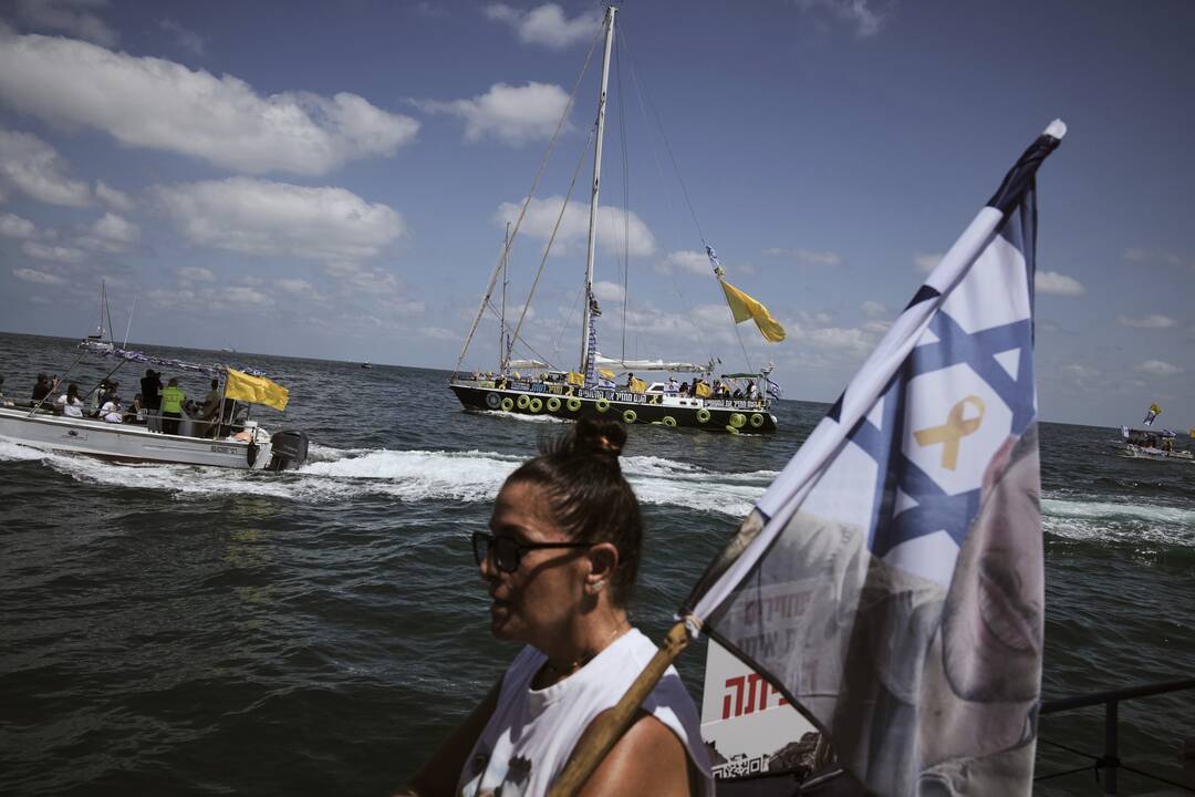 Į Gazą išplaukė laivų flotilė su įkaitų iš Izraelio artimaisiais