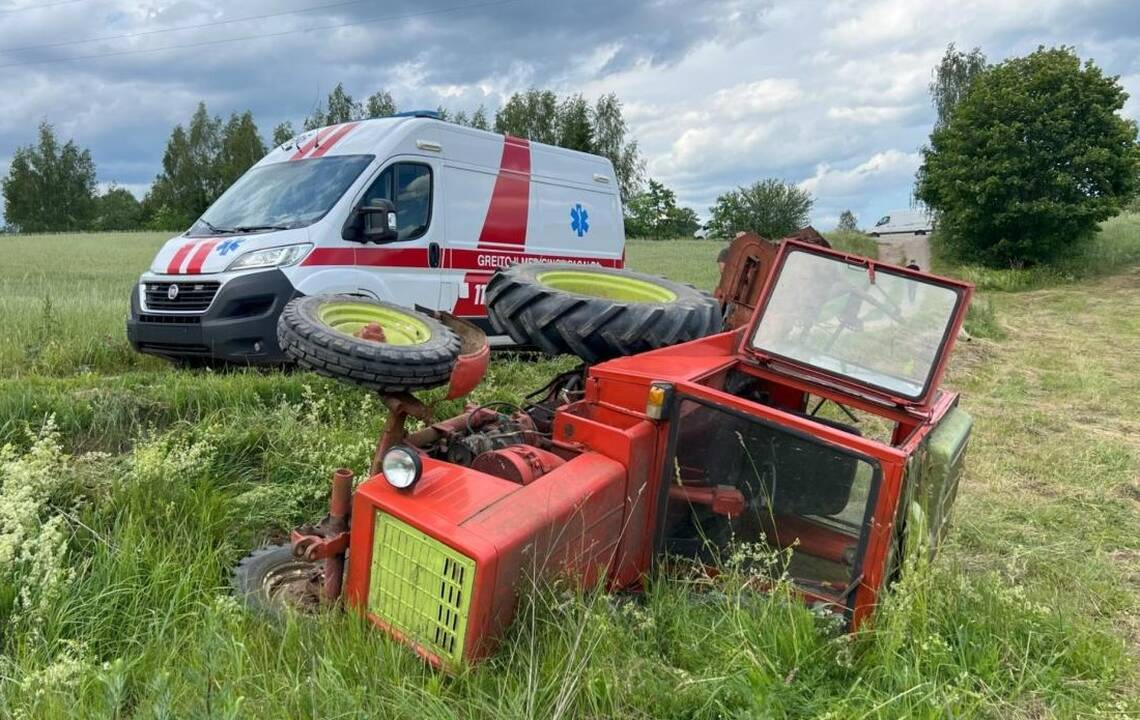Situacijos: įvykiai, kai, apvirtus traktoriui, vairuotojas išvengia sužalojimų – ne retenybė, tačiau būna ir itin skaudžių atvejų. 