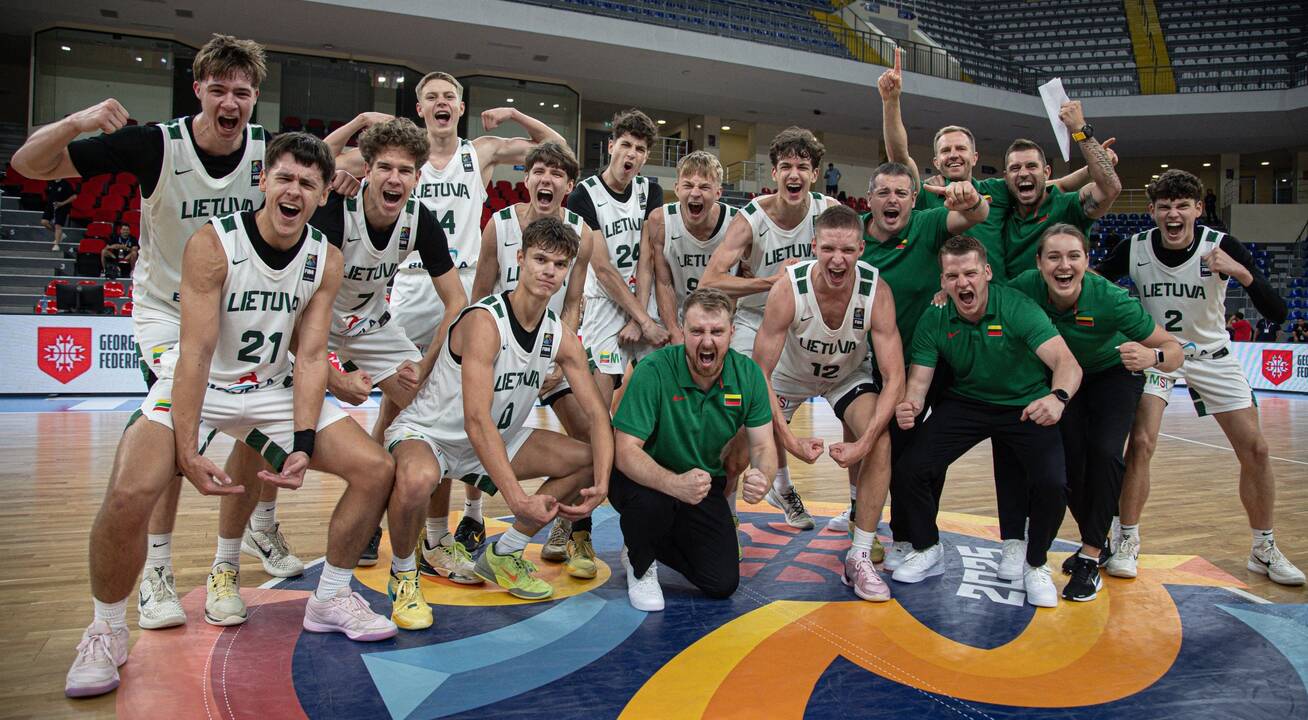 Trofėjai: šešiolikmečiai krepšininkai prie Europos jaunimo olimpinio festivalio bronzos pridėjo Europos čempionato sidabrą.