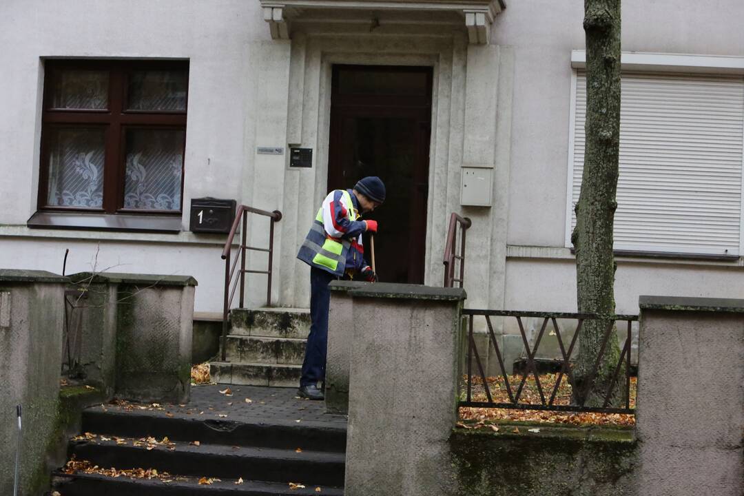 Atidirba: gaunantys pašalpą darbingi žmonės įpareigojami dirbti visuomenei naudingą darbą.
