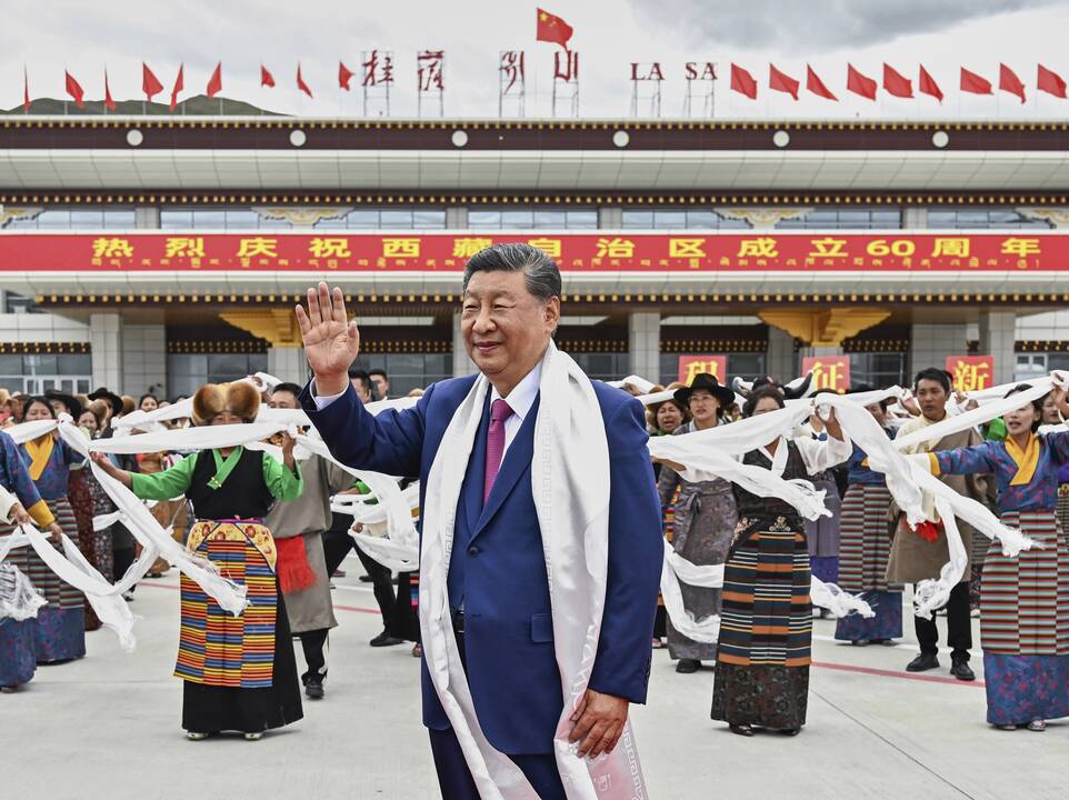 Xi Jinpingas per retą vizitą Tibete kalba apie regiono plėtrą ir etninę vienybę