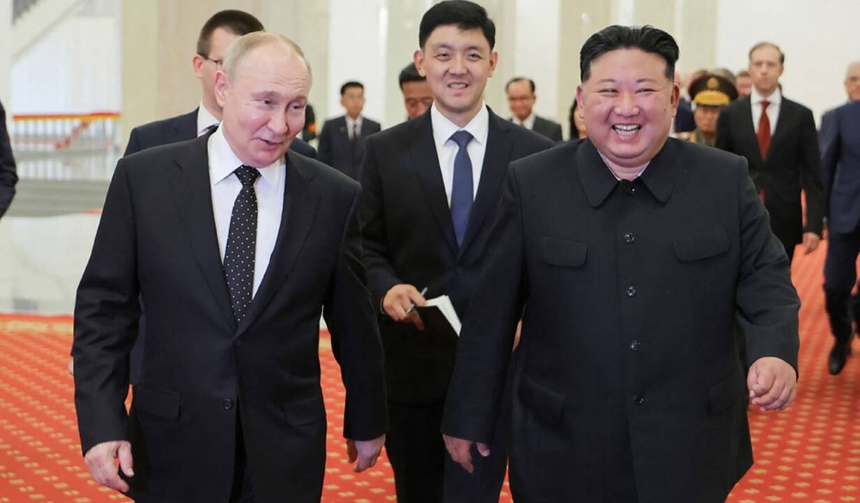 Vladimiras Putinas ir Kim Jong Unas žada stiprinti bendradarbiavimą