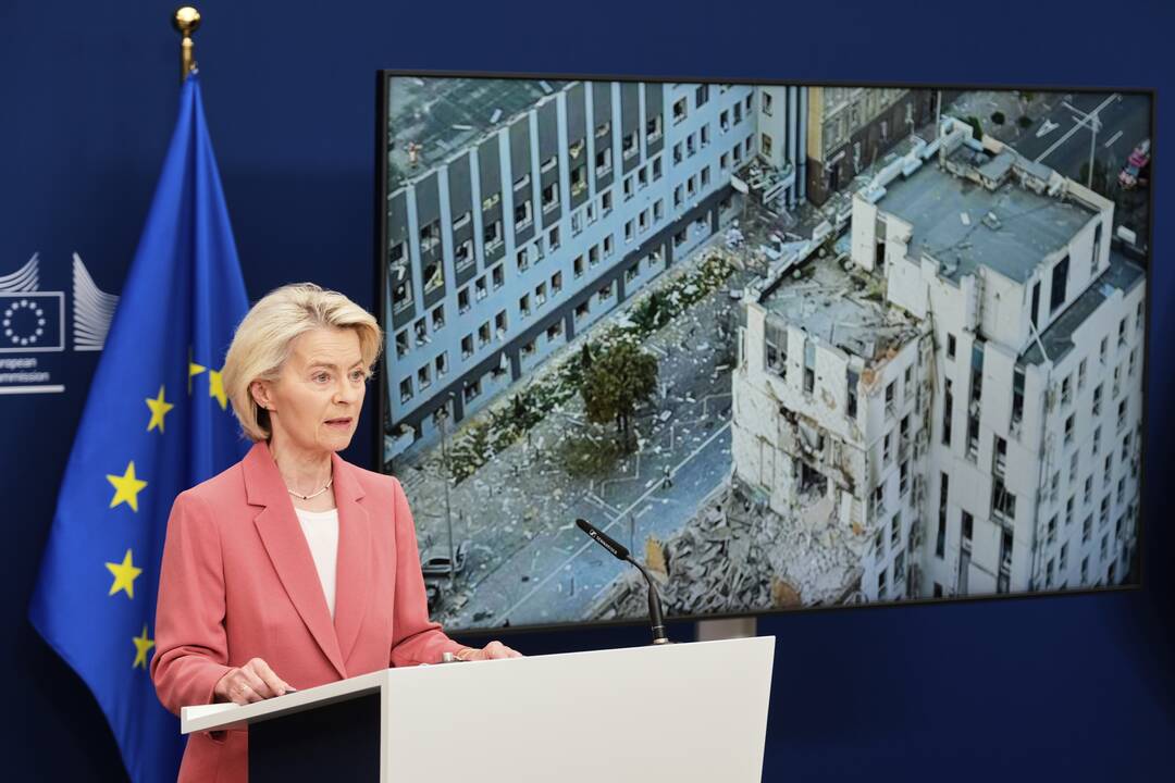 EK vadovė: Putinas privalo sėsti prie derybų stalo dėl taikos Ukrainoje