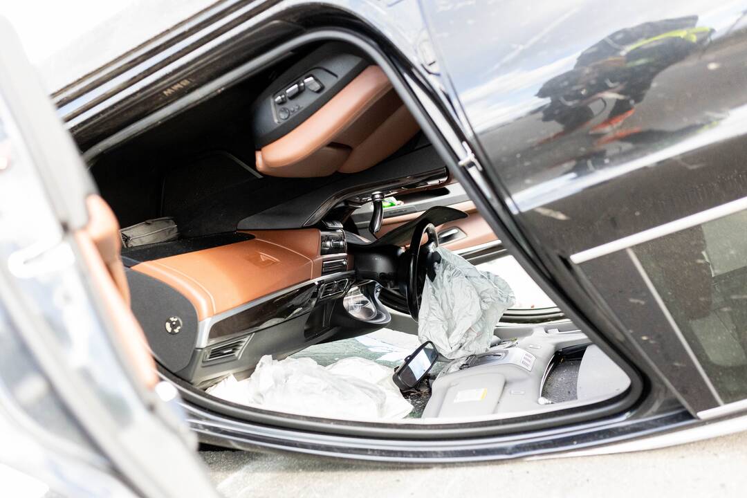 Vilniaus rajone į griovį nuvažiavo automobilis, jame – negyvas vyras