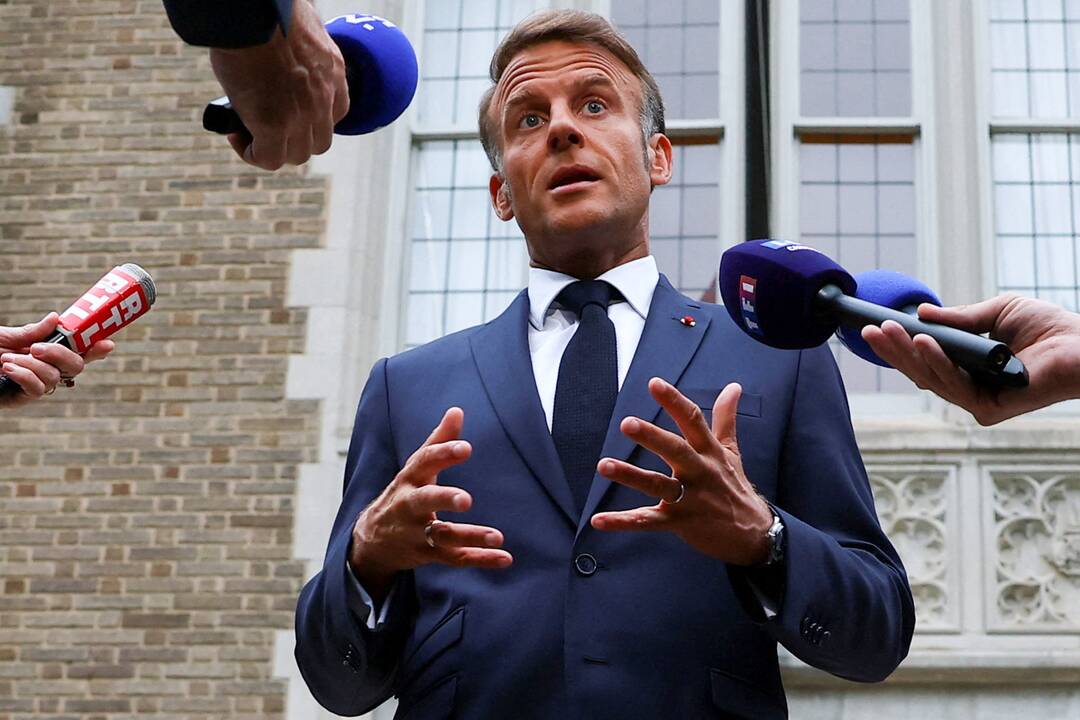 Macronas: Putinas yra žmogėdra prie mūsų vartų