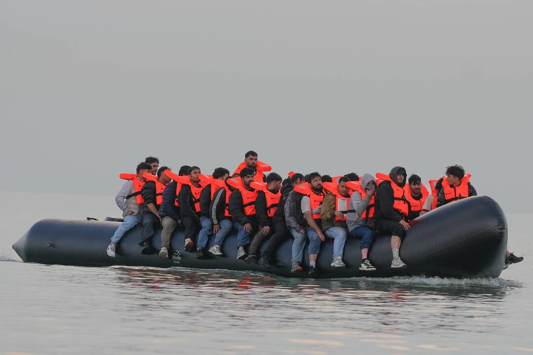 Prie Italijos krantų apvirtus laivui žuvo mažiausiai 20 migrantų