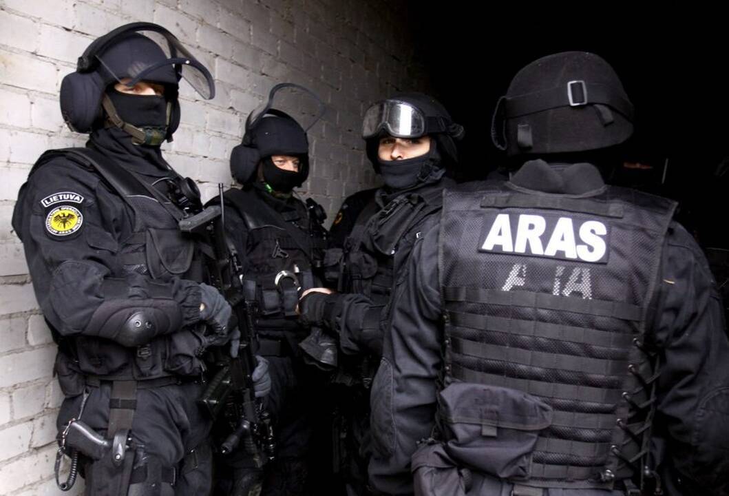 Vėl melagingi pranešimai apie sprogmenis: „Aras“ šukavo ne tik Prezidentūrą