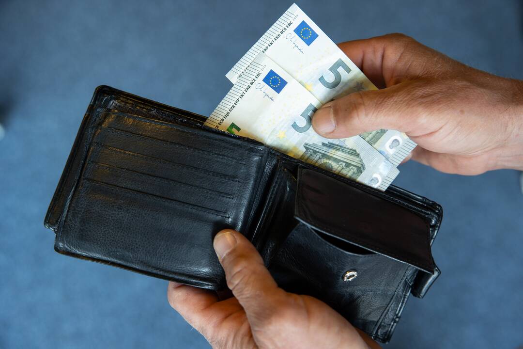 Siūlo smarkiai mažinti leidžiamą partijos nario mokesčio dydį