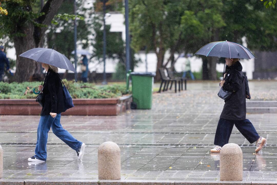 Sinoptikas: šeštadienį į šalį ateis lietūs, o sekmadienį orai atvės