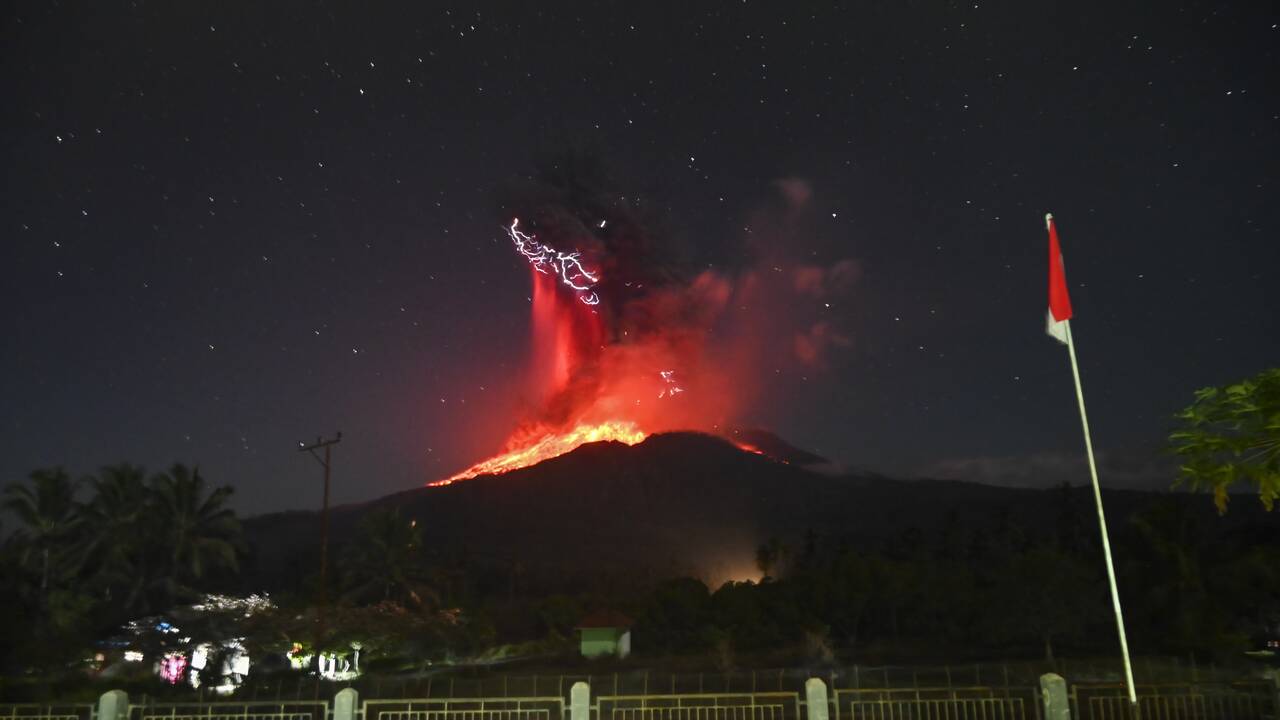 Indonezijoje išsiveržė ugnikalnis