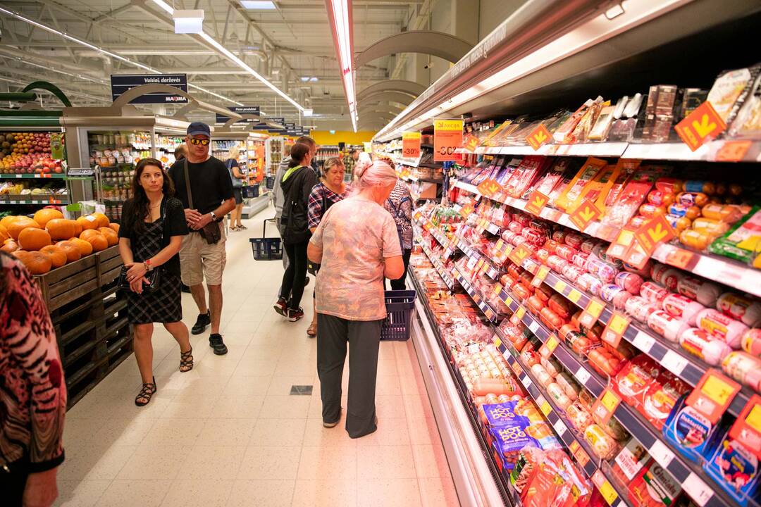Lietuviai taškosi pinigais: kuo čia dėti lietingi orai?