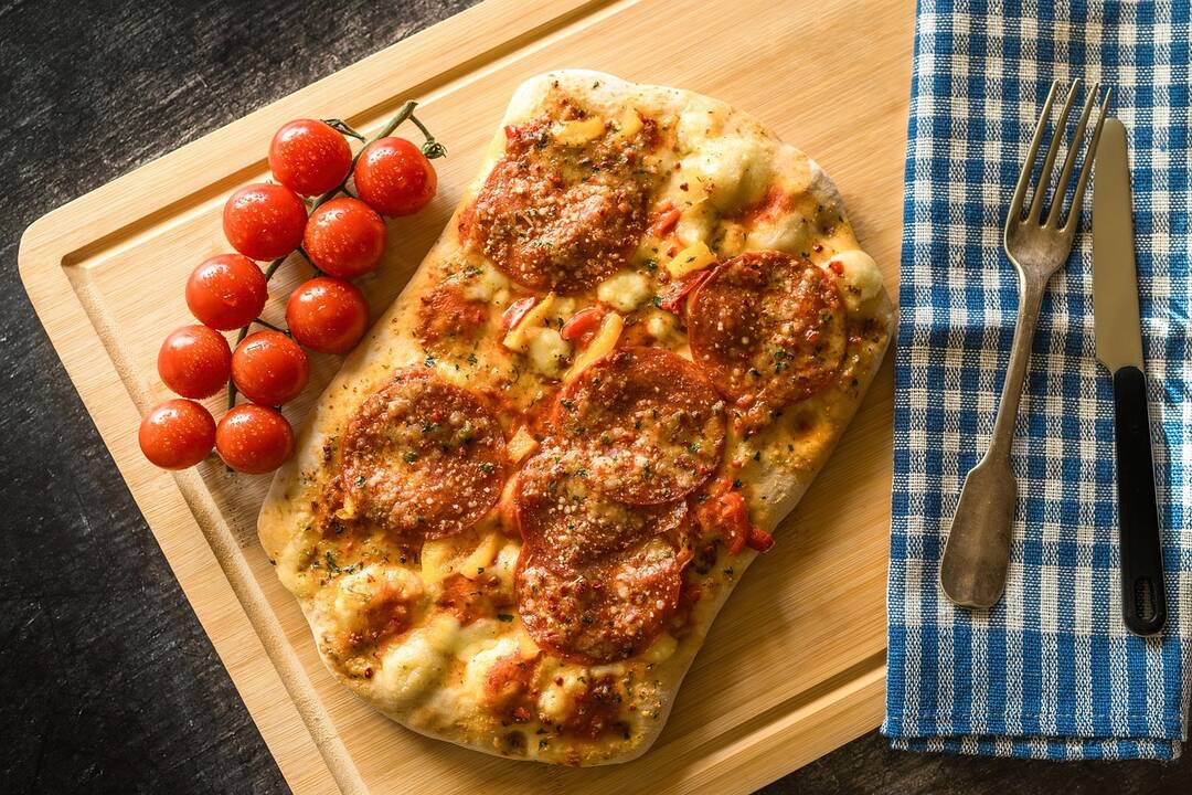 Receptų sergėtojai: picerija ima papildomą mokestį, jei klientas atsisako pomidorų
