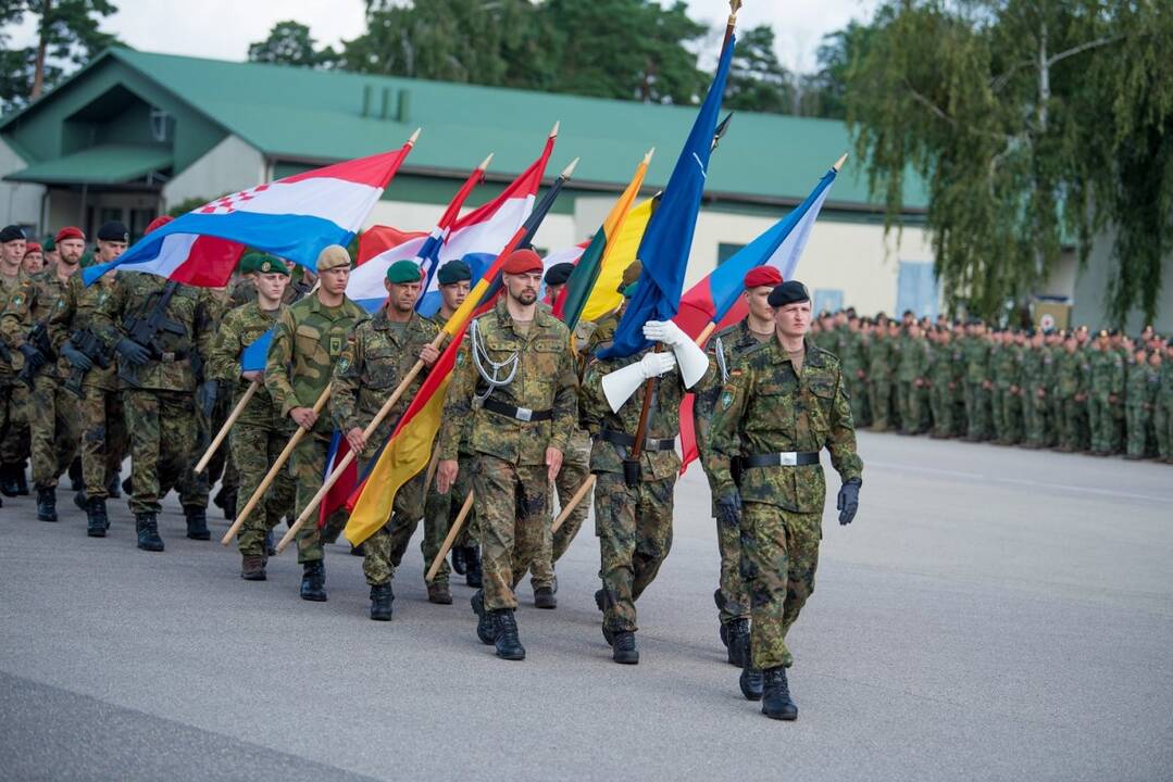 Tarnybą pradeda naujoji NATO daugianacionalinės kovinės grupės rotacija