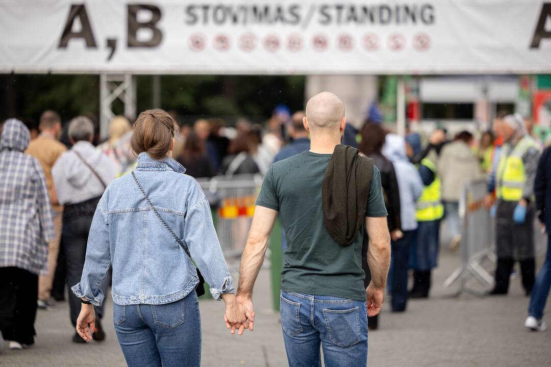 Žmonės renkasi į Robbie Williams koncertą