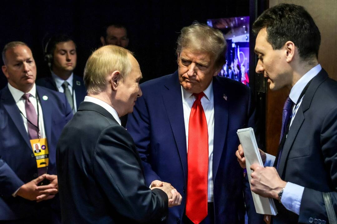 Donaldas Trumpas ir Vladimiras Putinas kalba apie pažangą, bet susitarimo dėl Ukrainos nepasiekė 