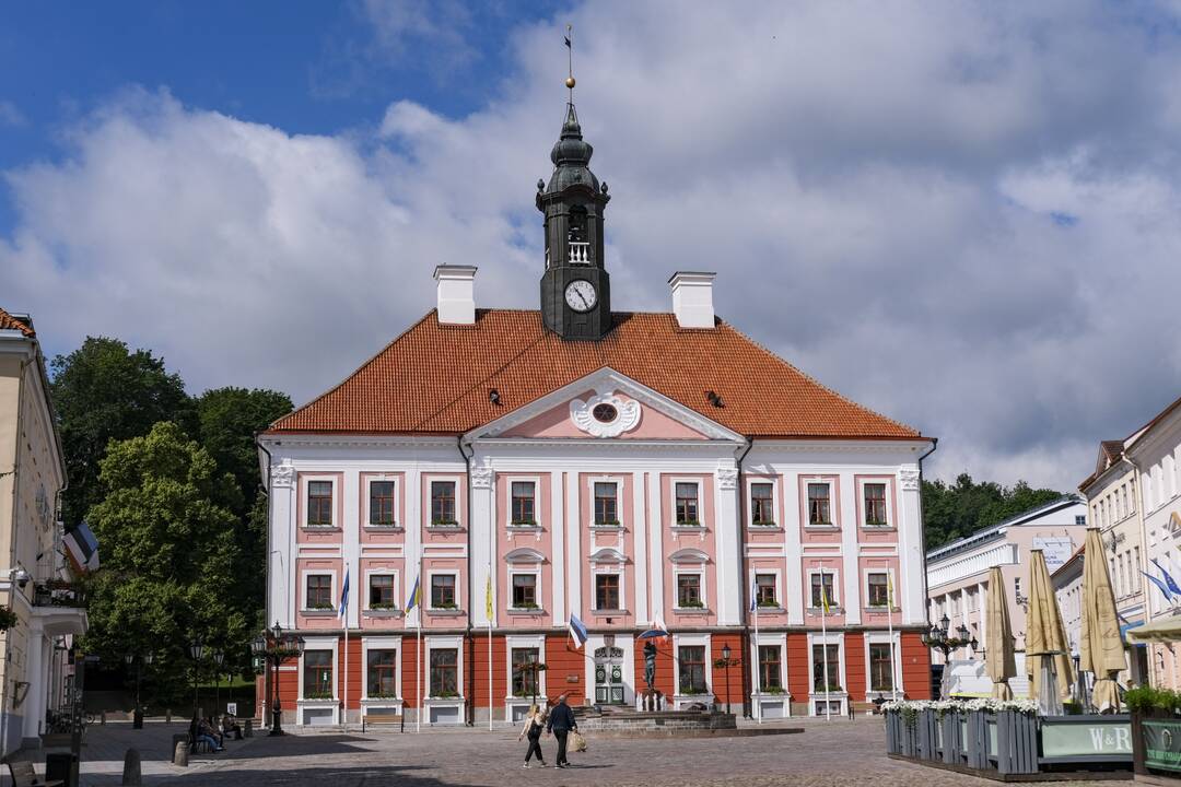 Tartu miestas iš Rotušės aikštės pašalins informacines lenteles rusų kalba