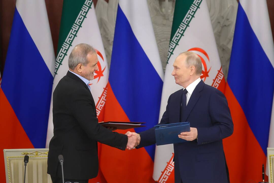 Masoudas Pezeshkianas ir Vladimiras Putinas