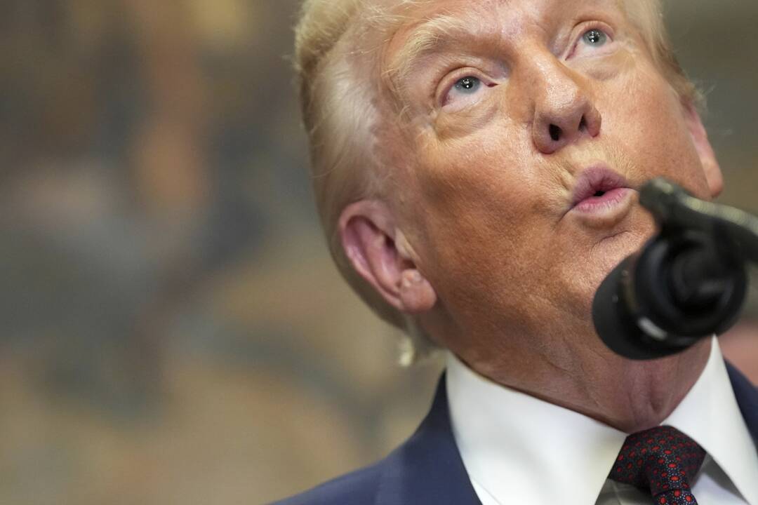 Trumpas įspėjo farmacijos bendroves mažinti kainas arba tikėtis nuobaudų