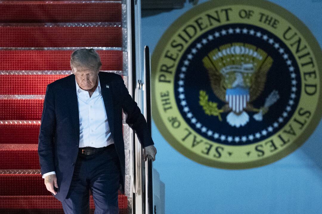 Prieš susitikimą su Zelenskiu Trumpas įvardijo, kokia gali būti taikos kaina
