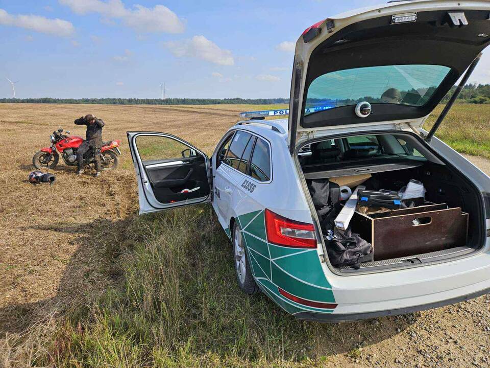 Nufilmavo nevykusį girto motociklininko bandymą pasprukti nuo pareigūnų