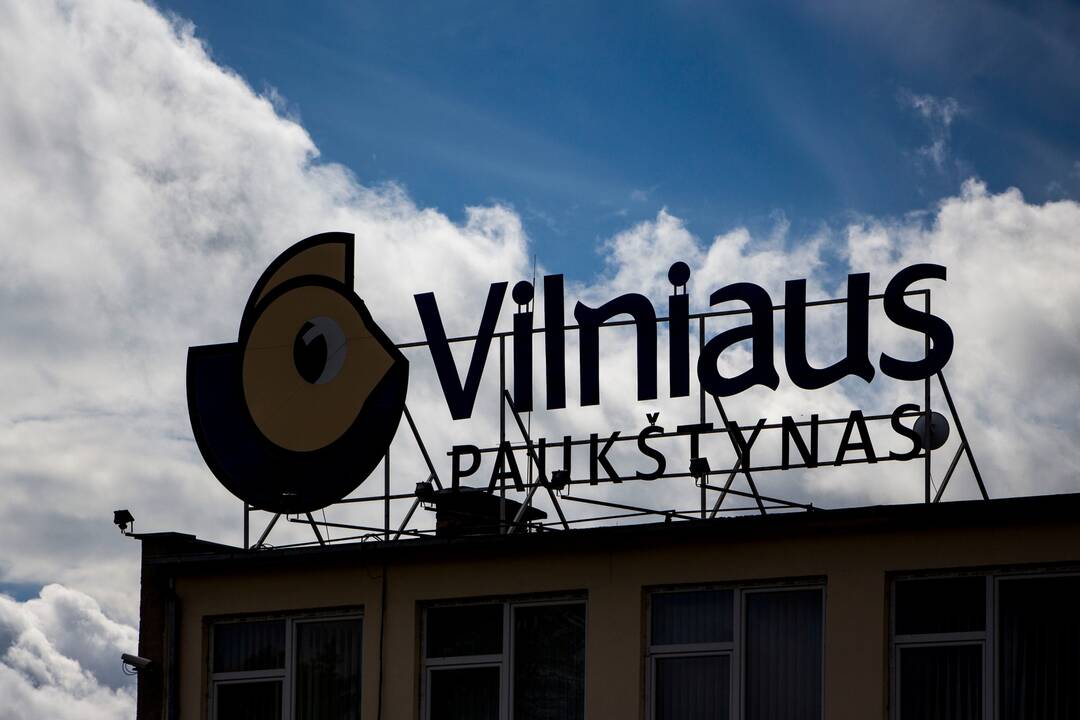 „Vilniaus paukštyno“ teritorijoje – gaisras: su liepsnomis kovoja gausios ugniagesių pajėgos