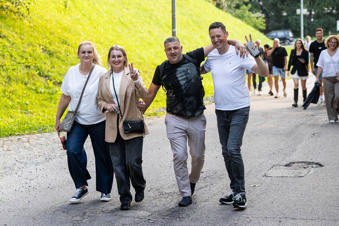 Gerbėjai renkasi į SEL koncertą Kalnų parke