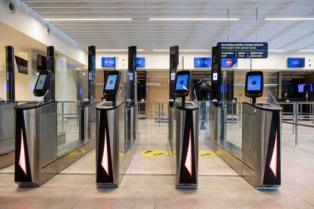 Vilniaus oro uoste ir vėl sustabdyti skrydžiai 