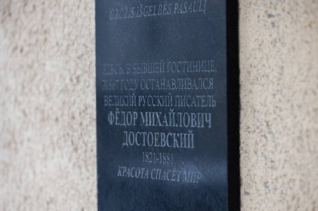 Vilniaus savivaldybė nori keisti aštuonias atminimo lentas rusiškais rašmenimis