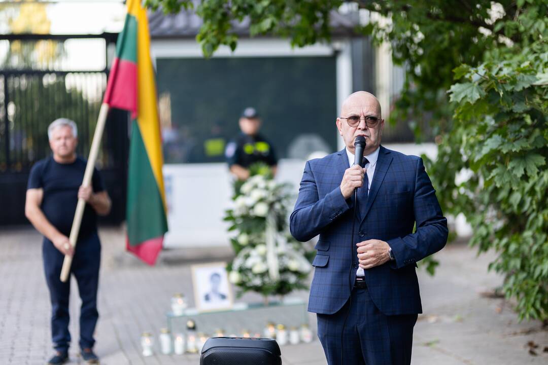Pusšimtis žmonių Vilniuje pagerbė Charlie Kirką
