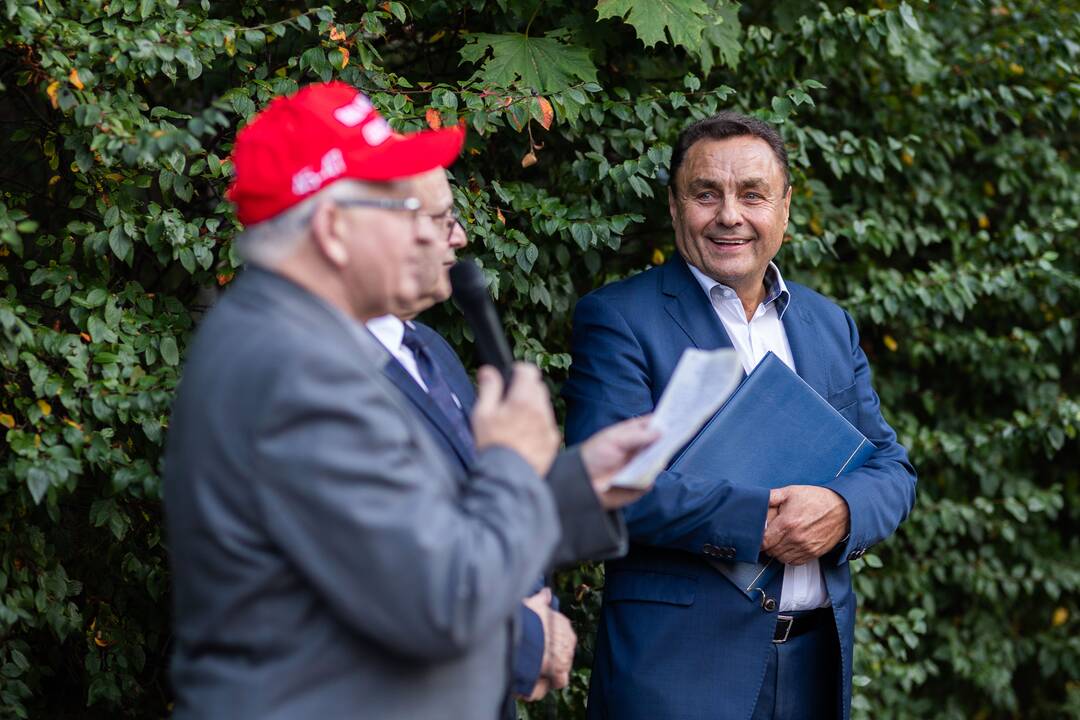 Pusšimtis žmonių Vilniuje pagerbė Charlie Kirką