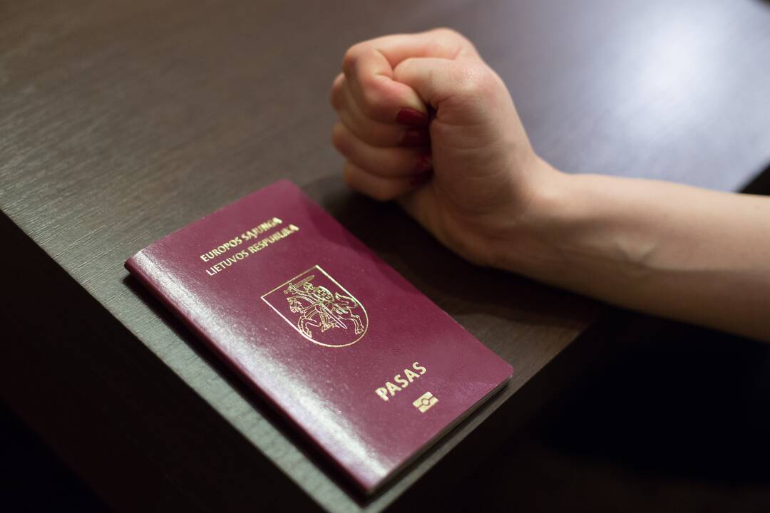 Translytė moteris prašė dokumentuose pakeisti duomenis: KT paviešino sprendimą