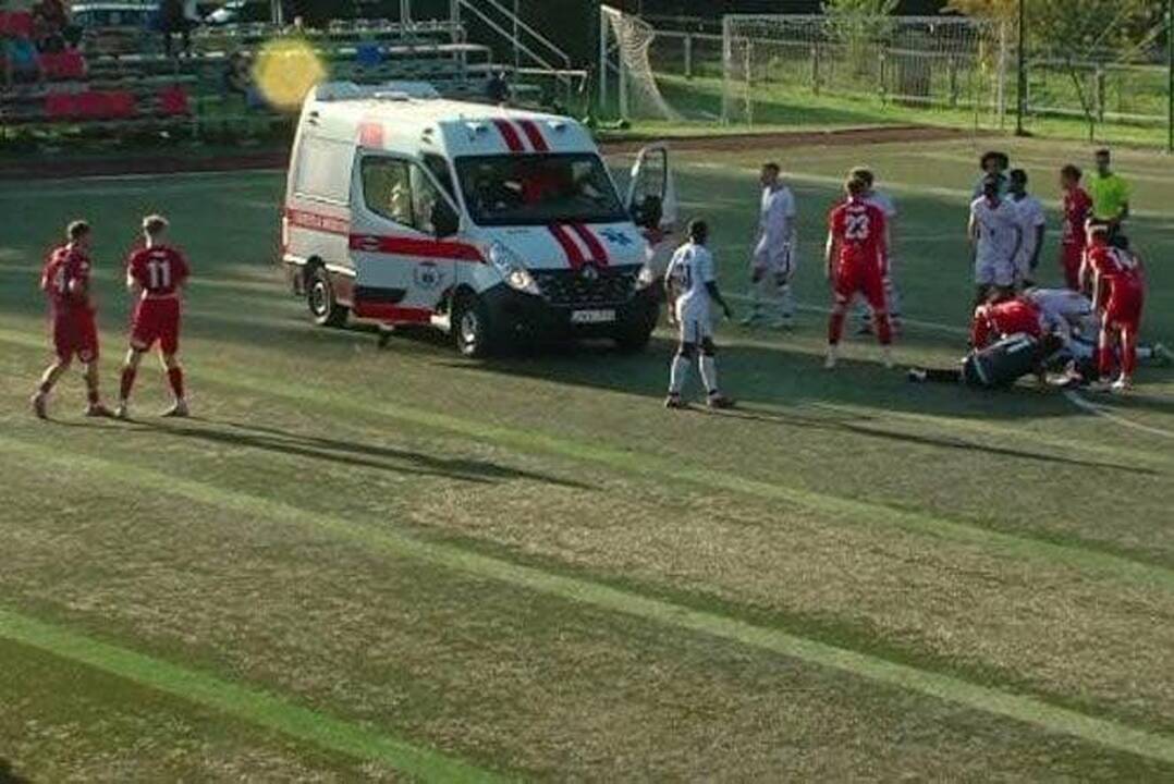 Rungtynės vos nesibaigė tragedija: po smūgio žaidėjo liežuvis užsivertė į gerklę
