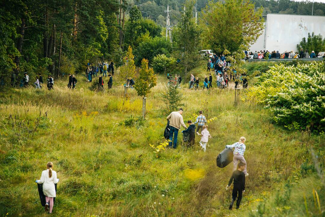 Vilniečiai Pasaulinę tvarkymosi dieną pažymėjo įspūdinga akcija: prireikė net ir „Aro“ pagalbos