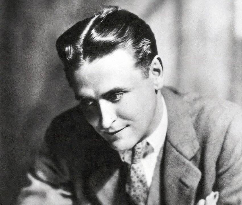 1896 — gimė garsus amerikiečių rašytojas F. Scott Fitzgerald.