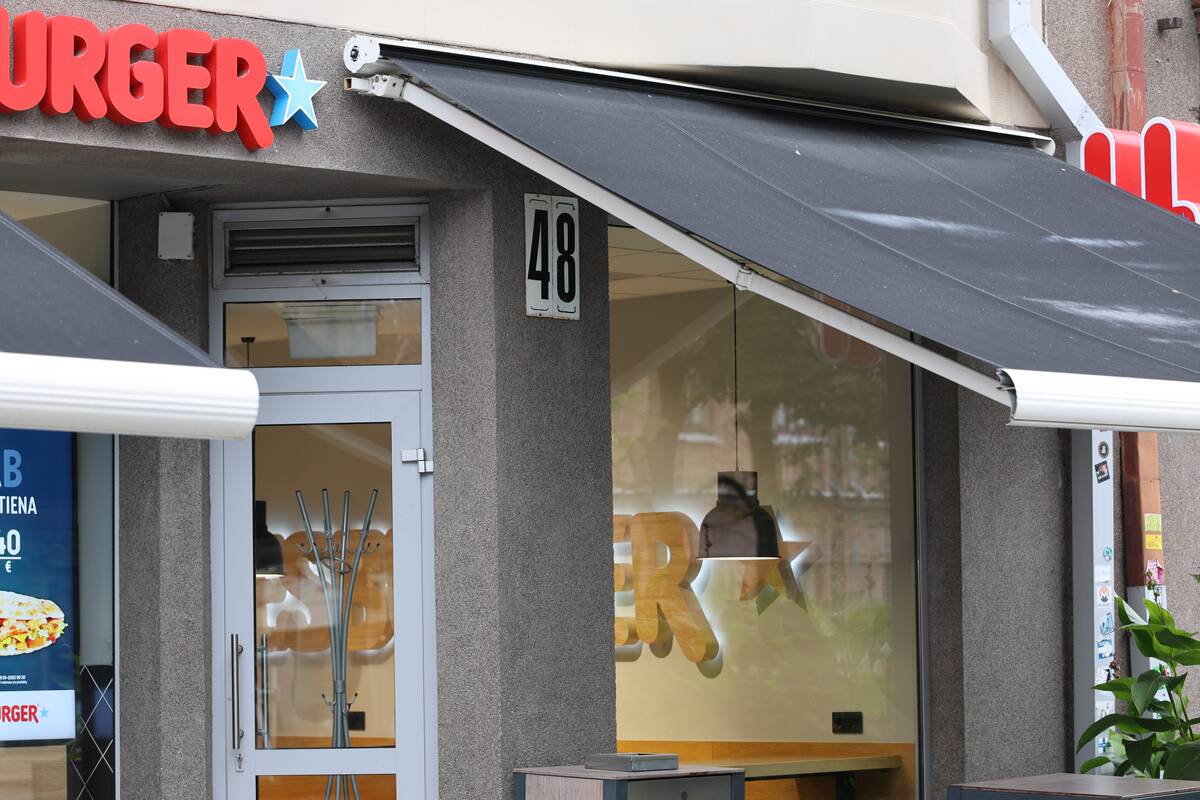 Laisvės alėjoje, kavinės teritorijoje, kilo gaisras