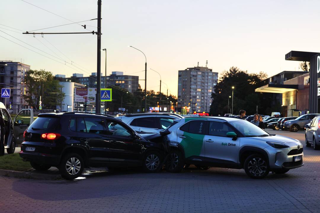 Neblaivus vairuotojas V. Krėvės prospekte sukėlė avariją