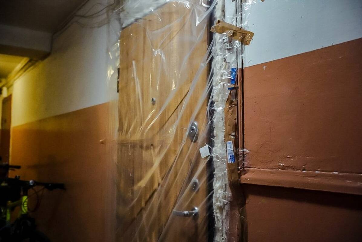 Mirus kaimynui puvimo smarvė iš buto sklinda iki šiol: iš sienų lenda kirmėlės ir vabzdžiai