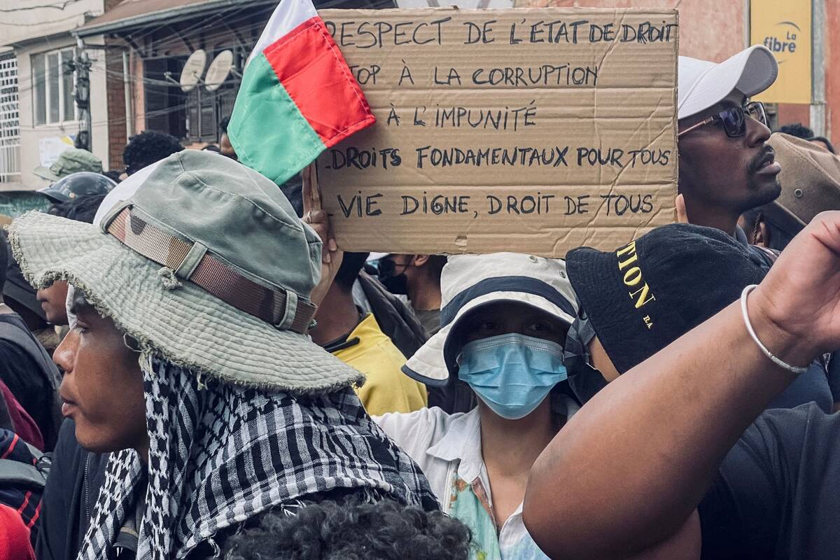 Madagaskare po aukų pareikalavusių protestų prezidentas atleido vyriausybę