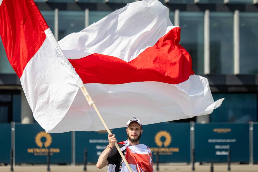 Baltarusijos valdžia planuoja naujus mokesčius ir migrantų importą biudžeto deficitui padengti