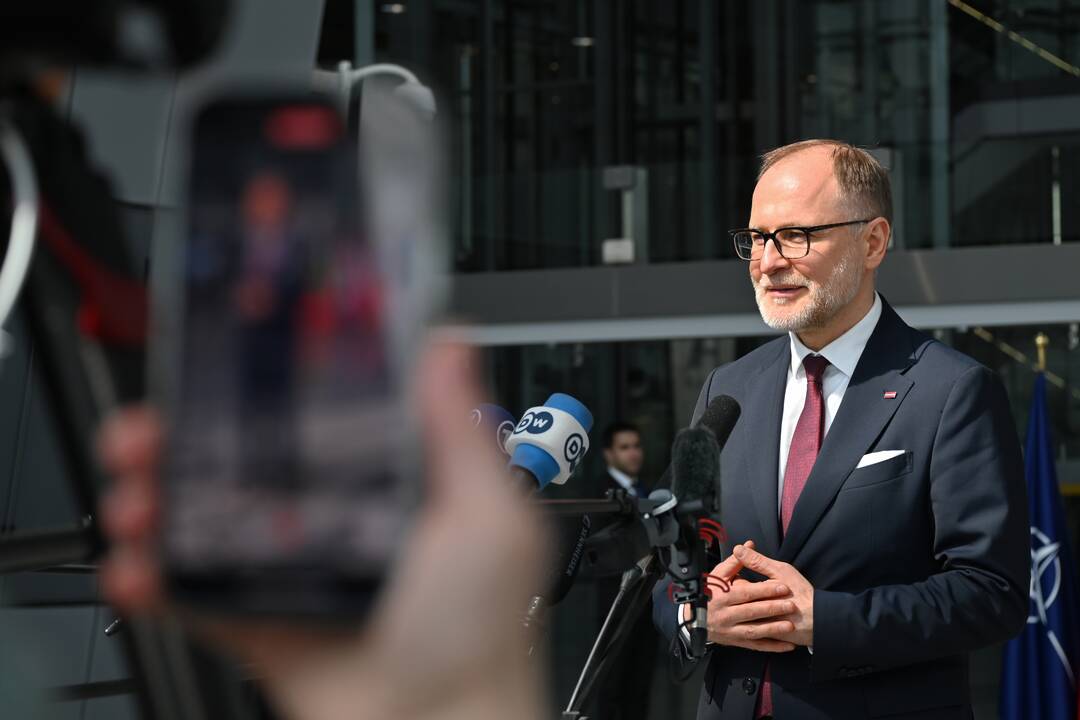 Latvijos gynybos ministras: karinės grėsmės šaliai ir NATO nėra