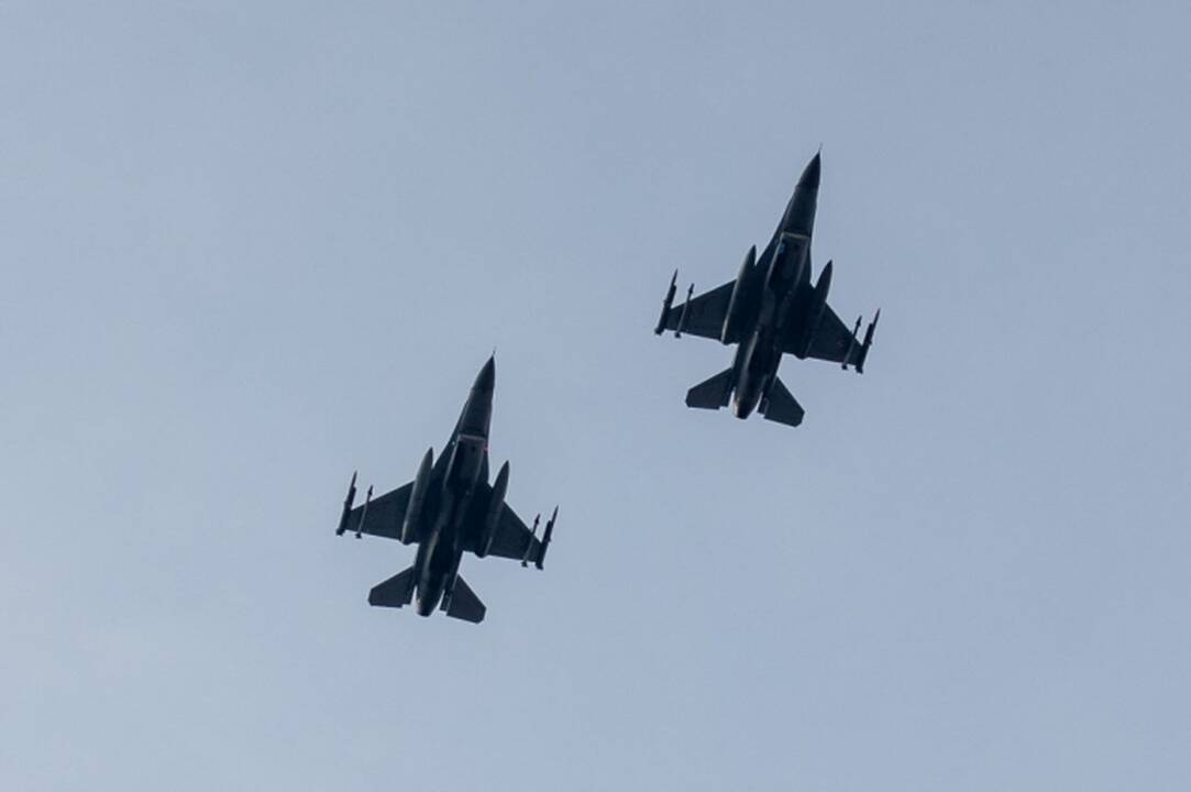 NATO naikintuvai du kartus kilo atpažinti ir lydėti Rusijos orlaivių