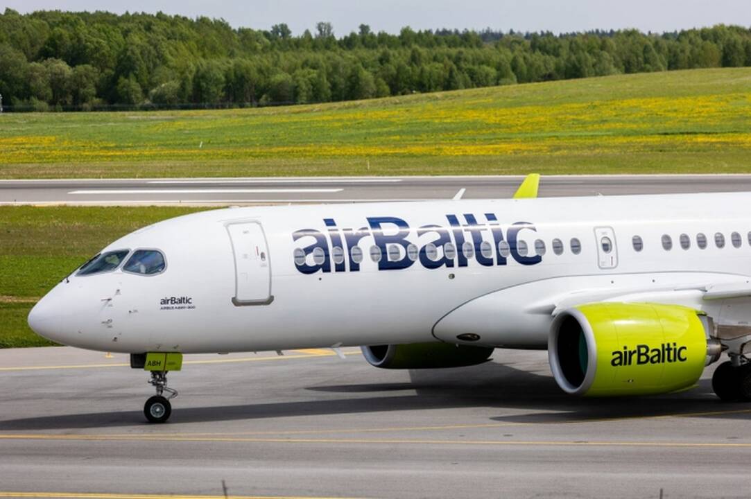 Vilniuje dėl įtartino skraidančio objekto nenusileido „airBaltic“ lėktuvas iš Talino 