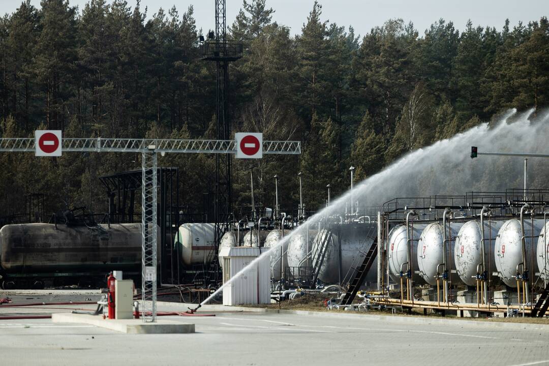 Para po gaisro dujų stotyje: nauji vaizdai iš drono