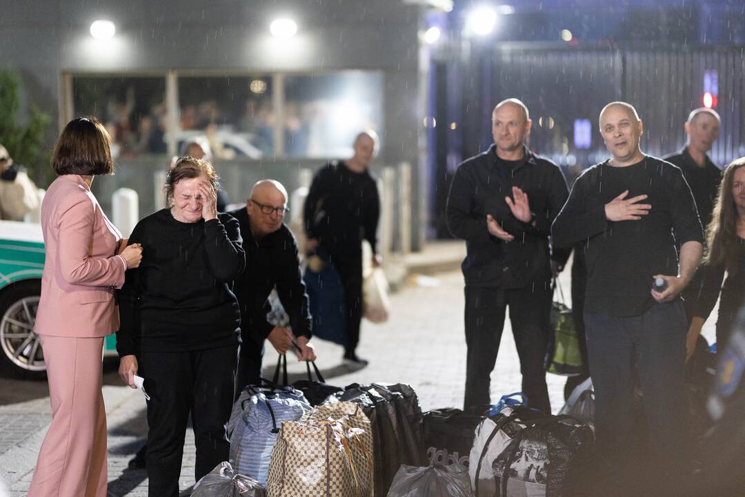 Iš Baltarusijos nelaisvės išvaduoti žmonės prie JAV ambasados Vilniuje
