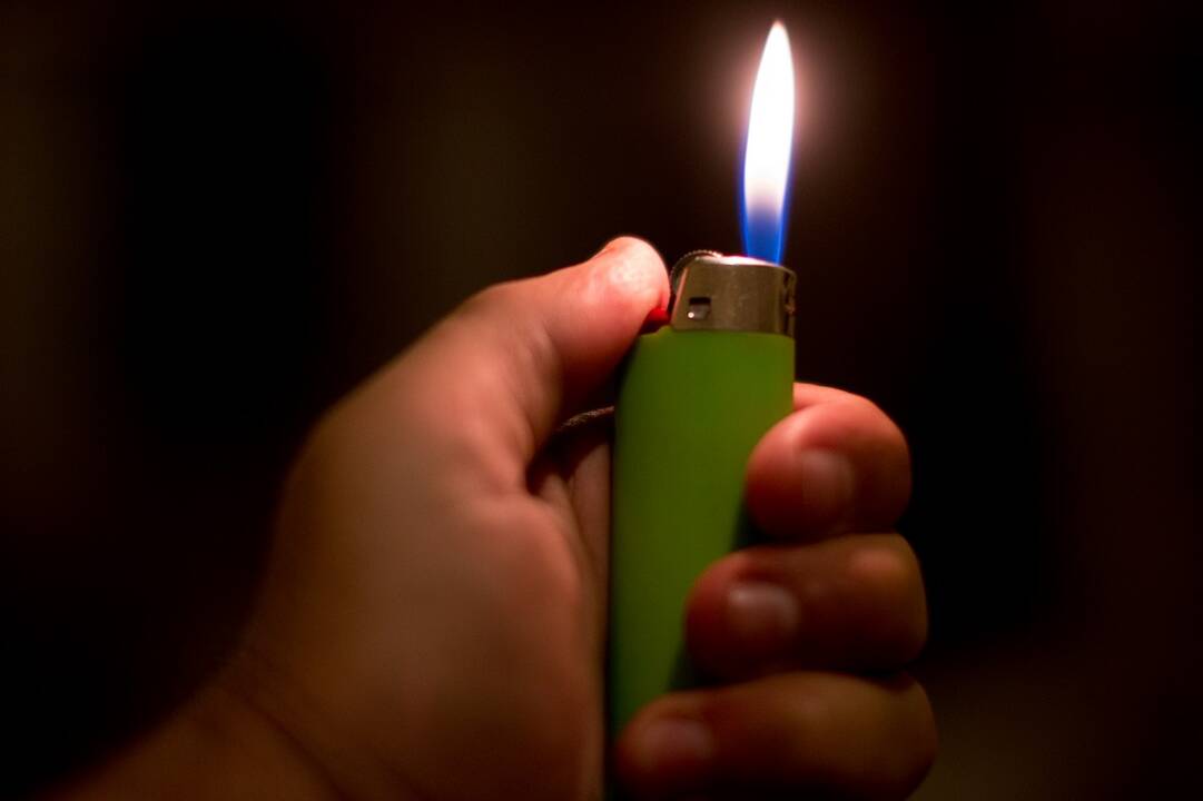 Panevėžyje, įtariama, padegtos buto durys