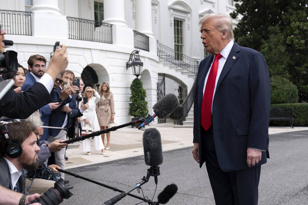 Donaldas Trumpas sako esąs pasirengęs imtis veiksmų dėl naujų sankcijų Rusijai 